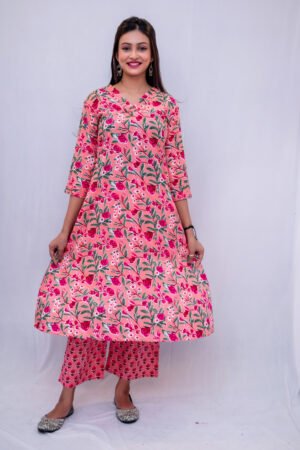 Elegant Pink Floral Printed  Kurti Pant Set for Women